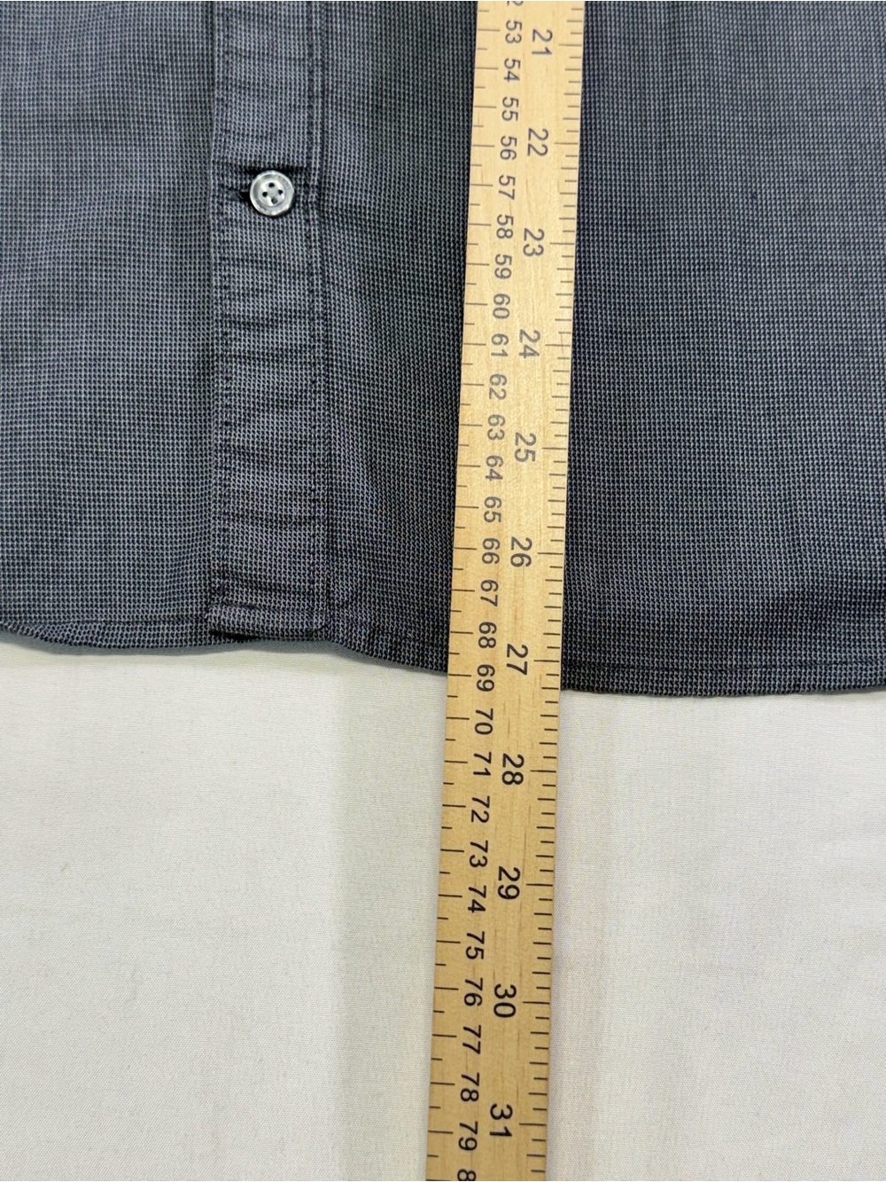 Perry Ellis Men's Short Sleeve Button-Down Shirt in Charcoal Gray - Picture 3 of 9